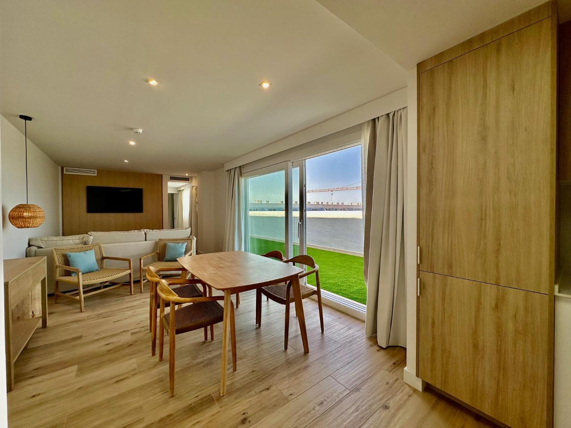 Punta Candor Suites โรตา ภายนอก รูปภาพ