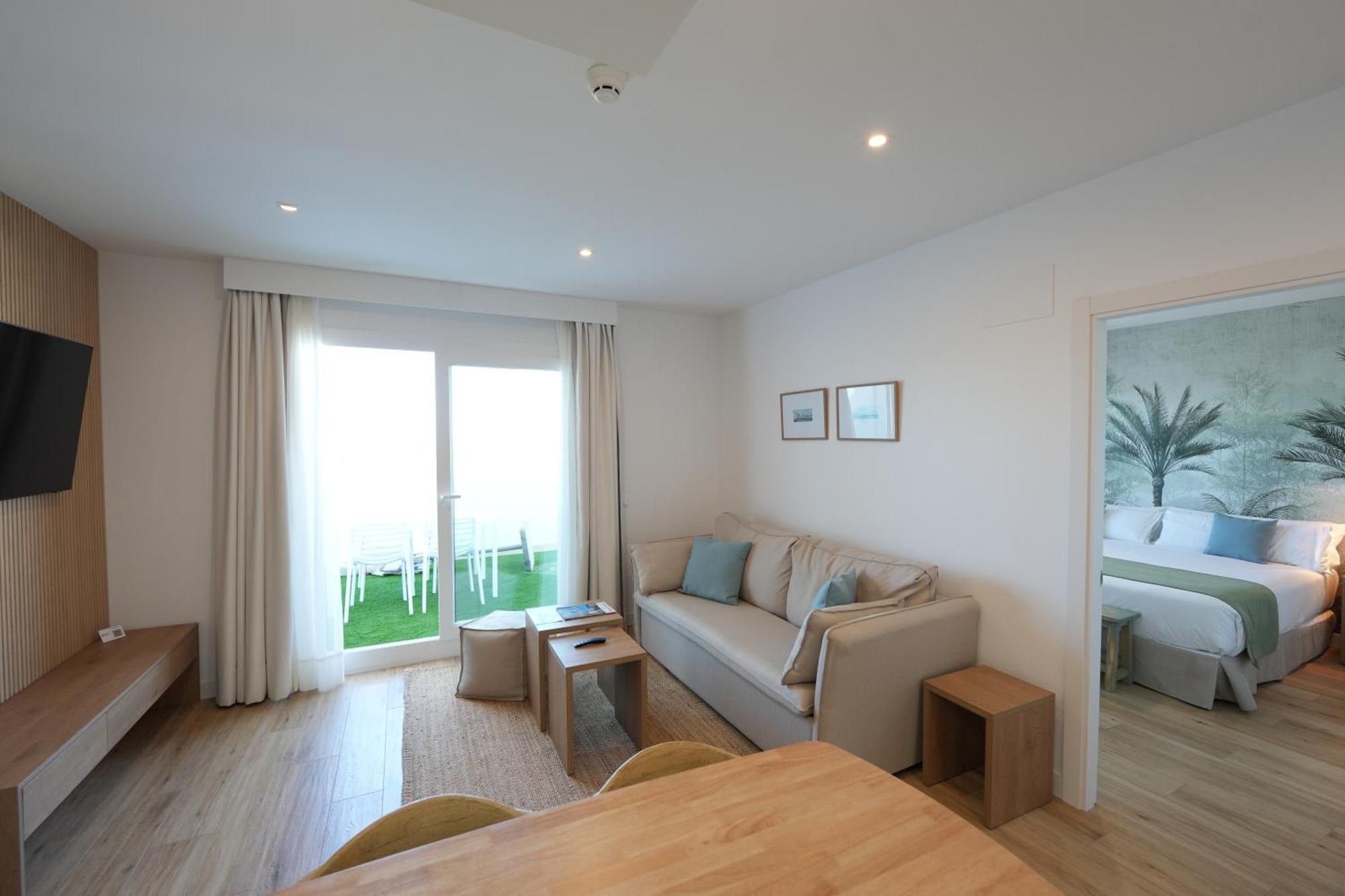 Punta Candor Suites โรตา ภายนอก รูปภาพ