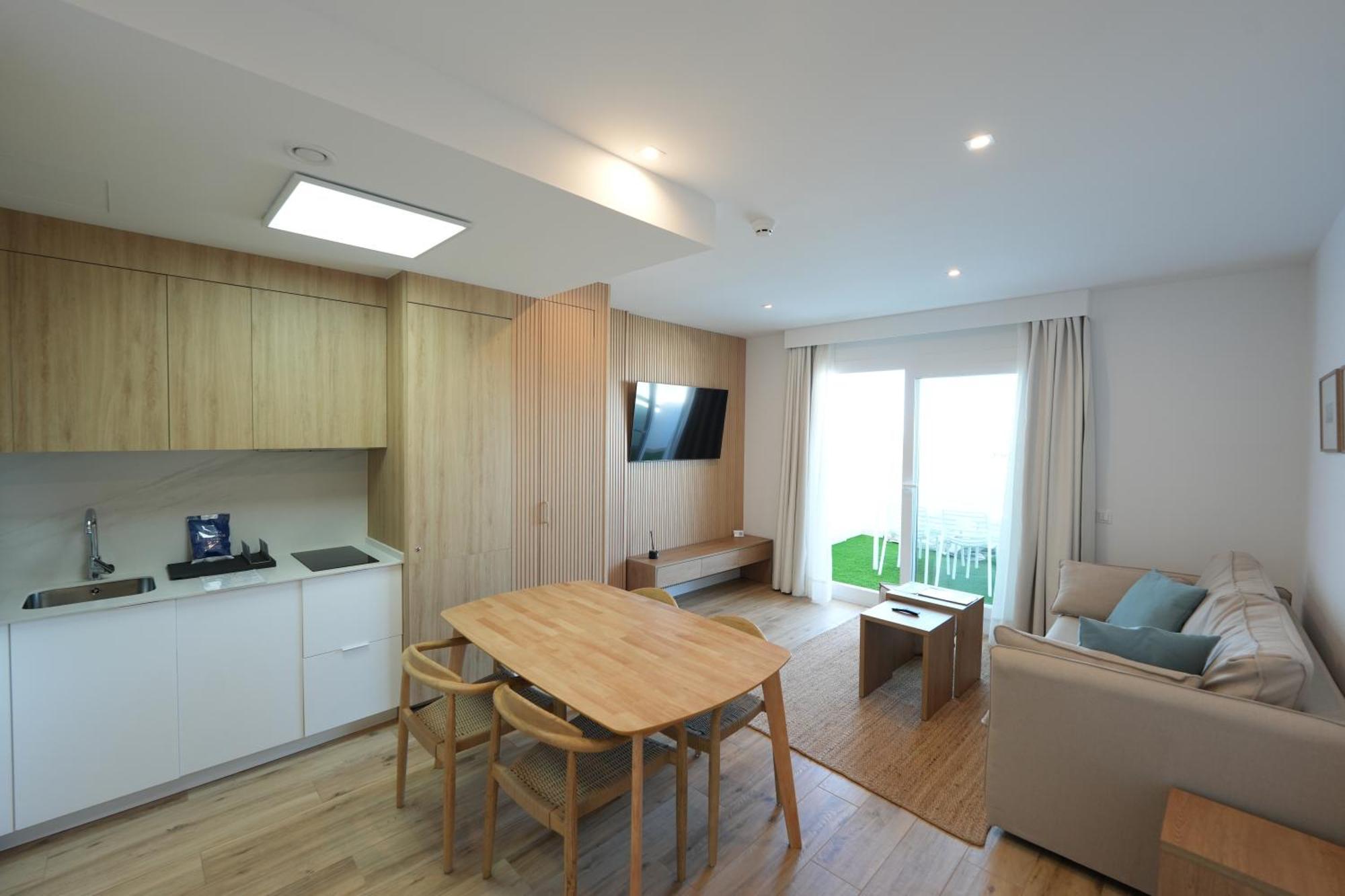 Punta Candor Suites โรตา ภายนอก รูปภาพ