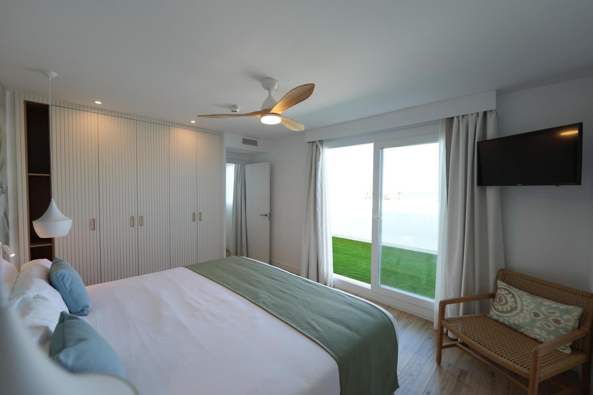 Punta Candor Suites โรตา ภายนอก รูปภาพ